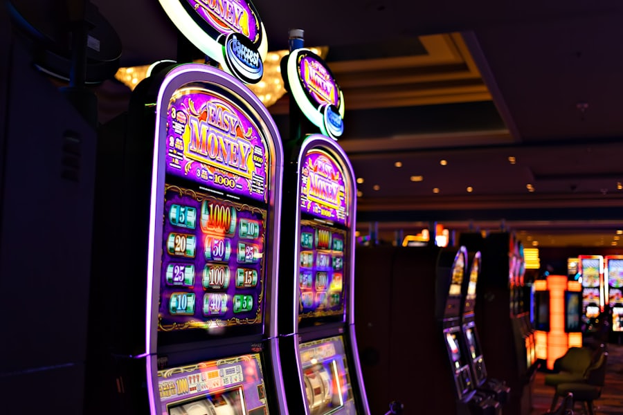 Deretan mesin permainan arcade menyala